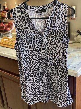 Witty City Woman Black & White Leopard Print Sleeveless Camisole